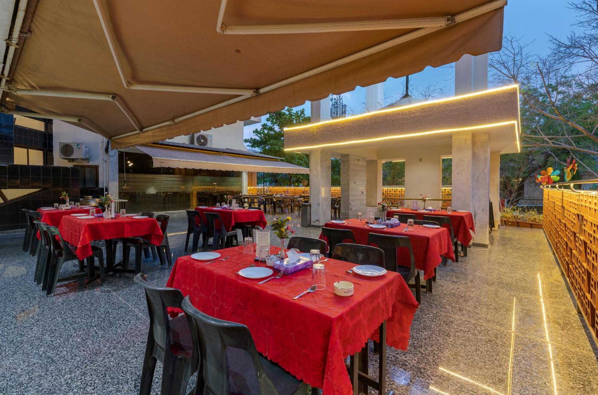 Hotel Surya Executive 3 Star Hotel Solapur Zewnętrze zdjęcie