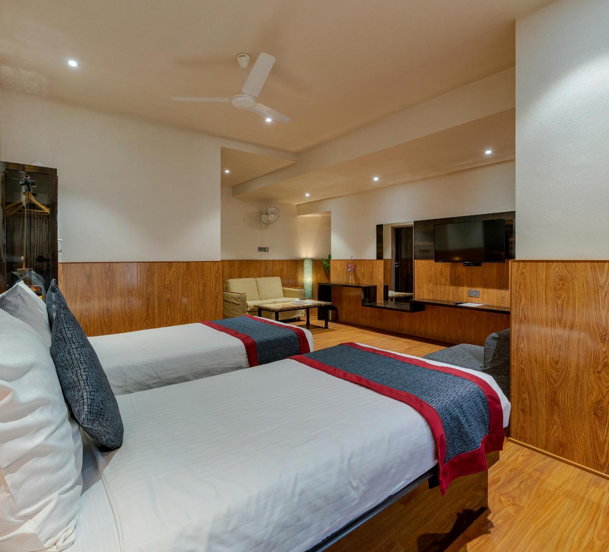 Hotel Surya Executive 3 Star Hotel Solapur Zewnętrze zdjęcie